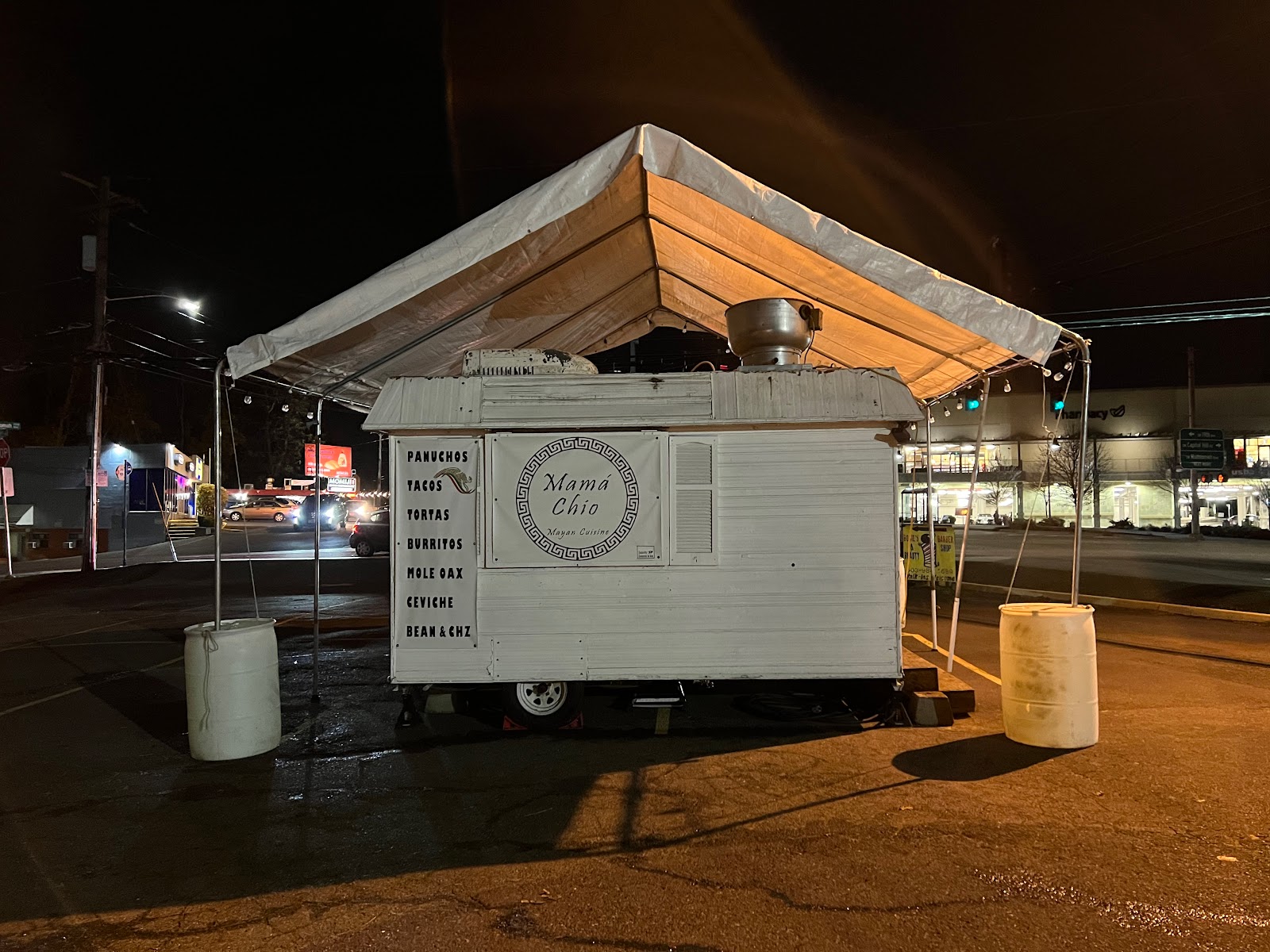 Mama Chio cart at night with the circle logo